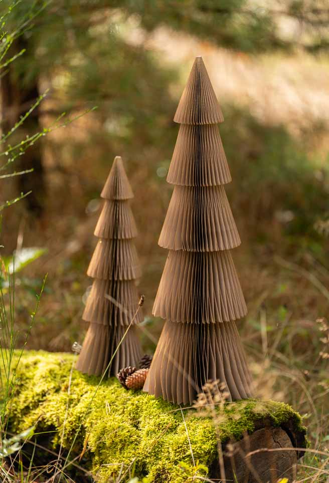 Weihnachtsbaum aus Papier beige/ braun