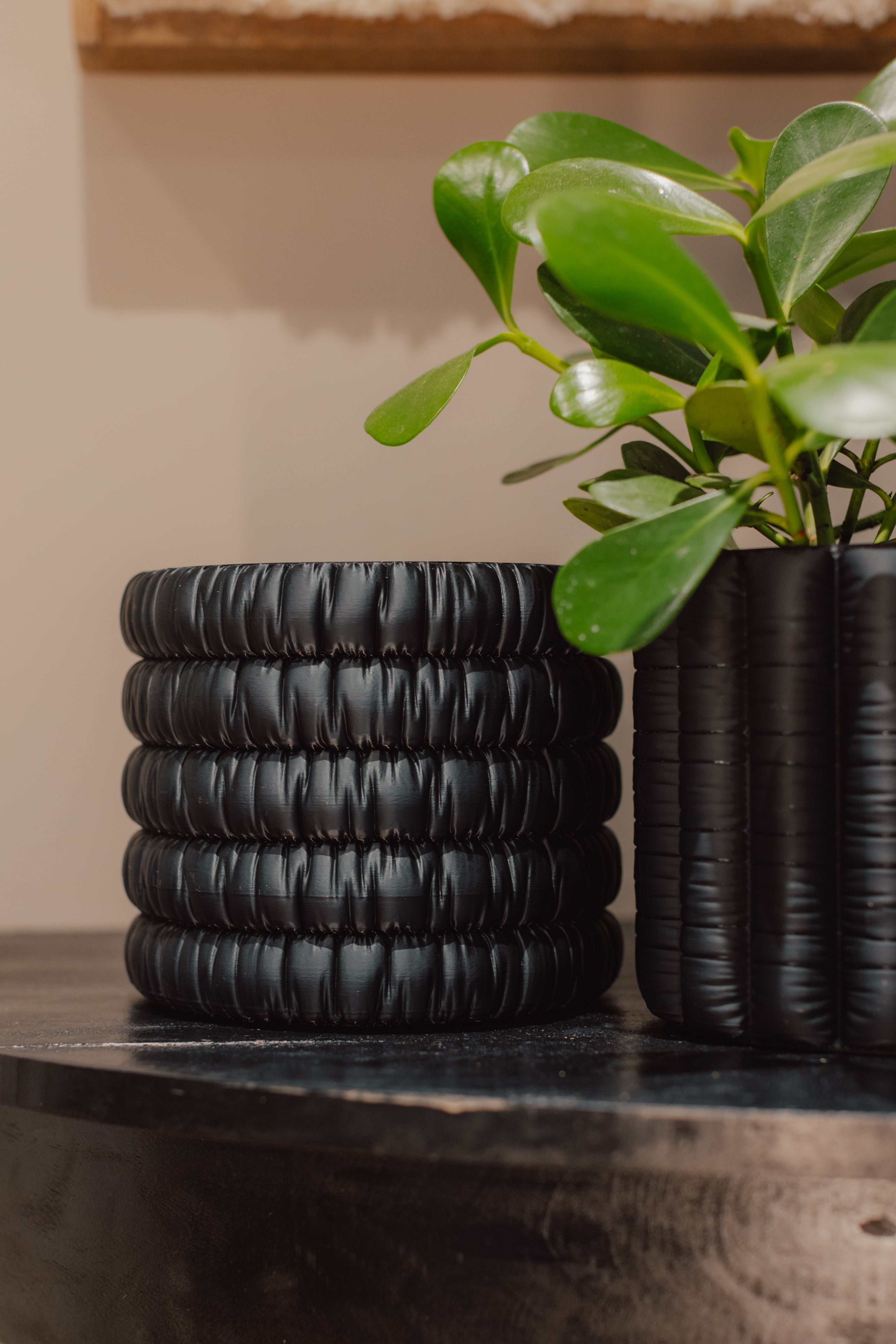 Übertopf Textura Flow schwarz