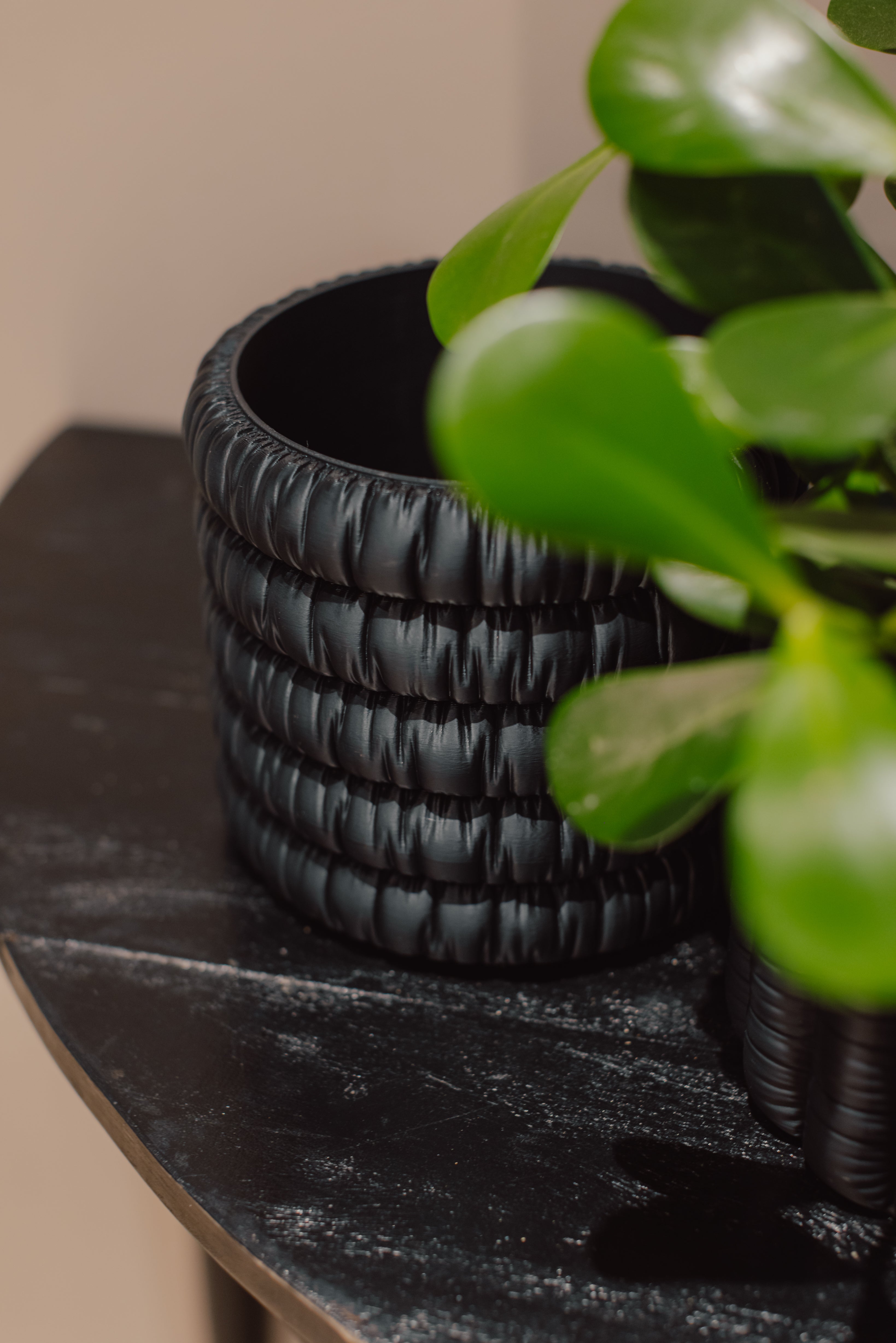 Übertopf Textura Flow schwarz