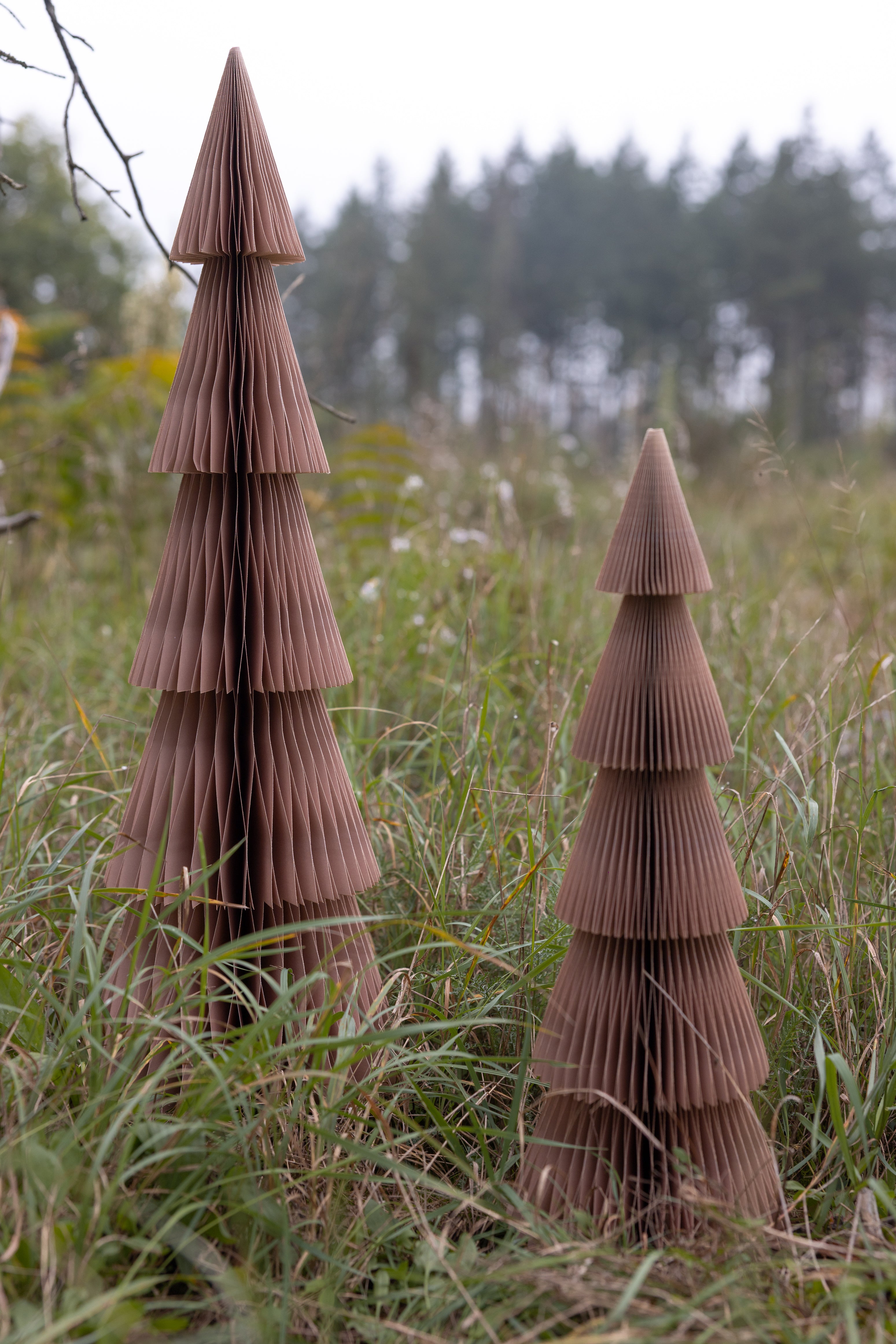 Weihnachtsbaum aus Papier beige/ braun