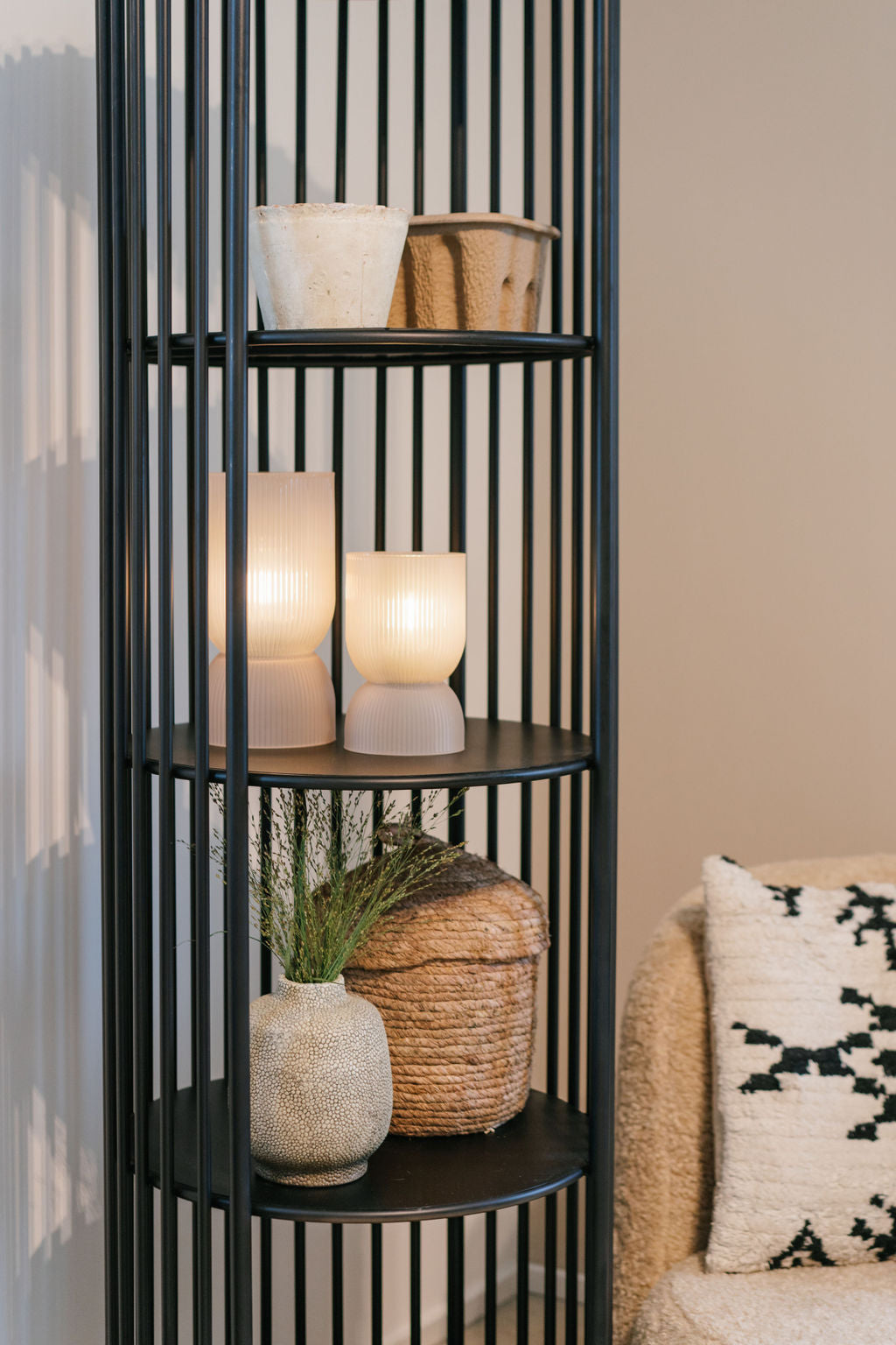 Tischlampe Pheobe olivgrün- Blume Exclusiv Interior Tischlampe Pheobe: LED-Tischlampe aus Glas Wohntrends 2023