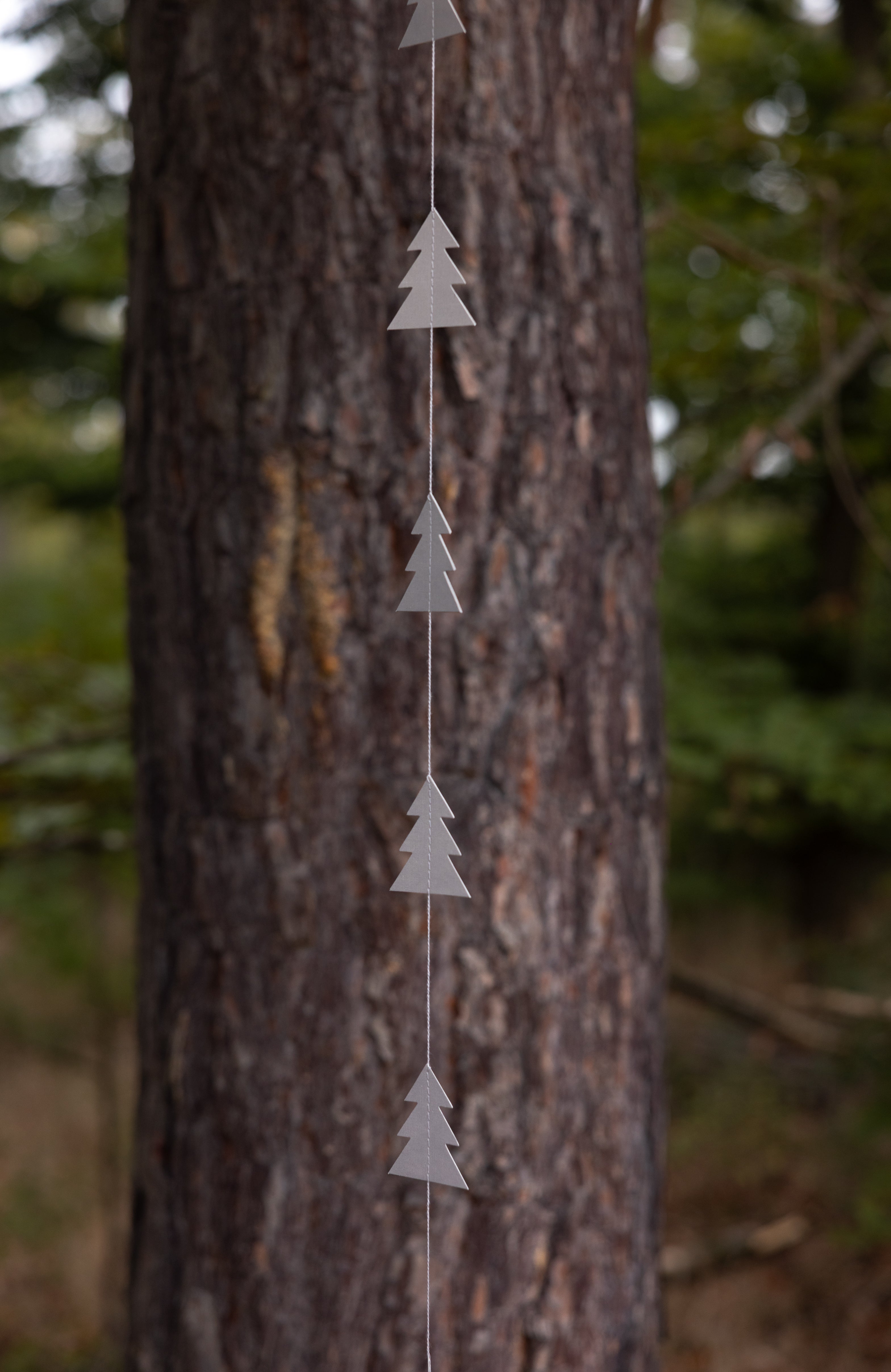 Garland Tree taupe/ grau – Papiergirlande