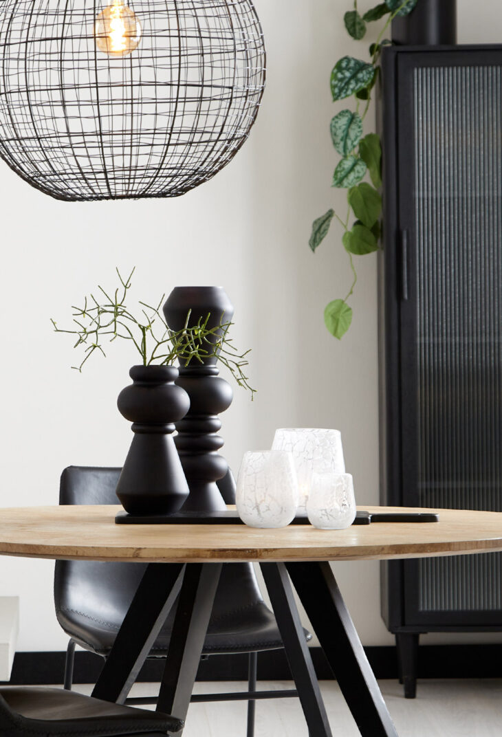 Glasvase Livon - Blume Exclusiv Interior Schwarze Glasvase Livon: mattes schwarz ✓ organische Form ✓ Aktuelle Wohntrends